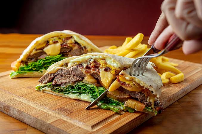 Beirute servido com batatas na Padoka